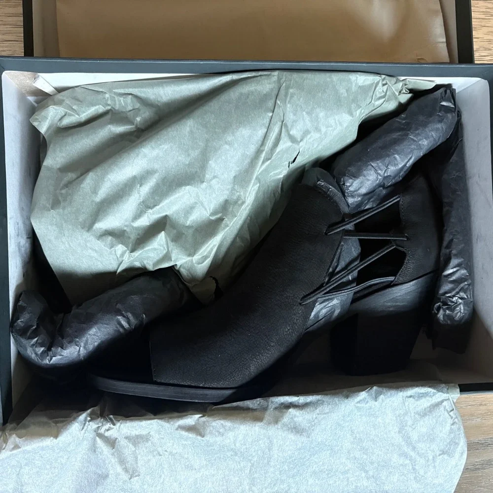 $235 NIB Eileen Fisher Nikki Nu Tumbled Nubuck Blk Peep Toe Block Heel Shoe 10M‎
